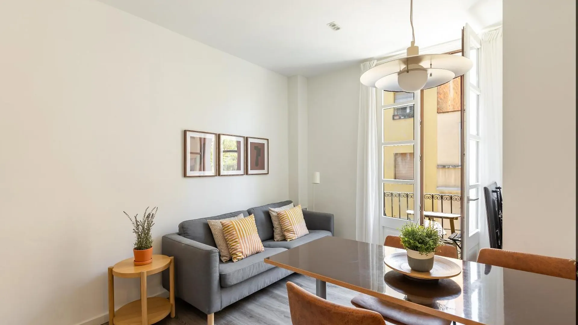 Deco Apartments Barcelona-Sants