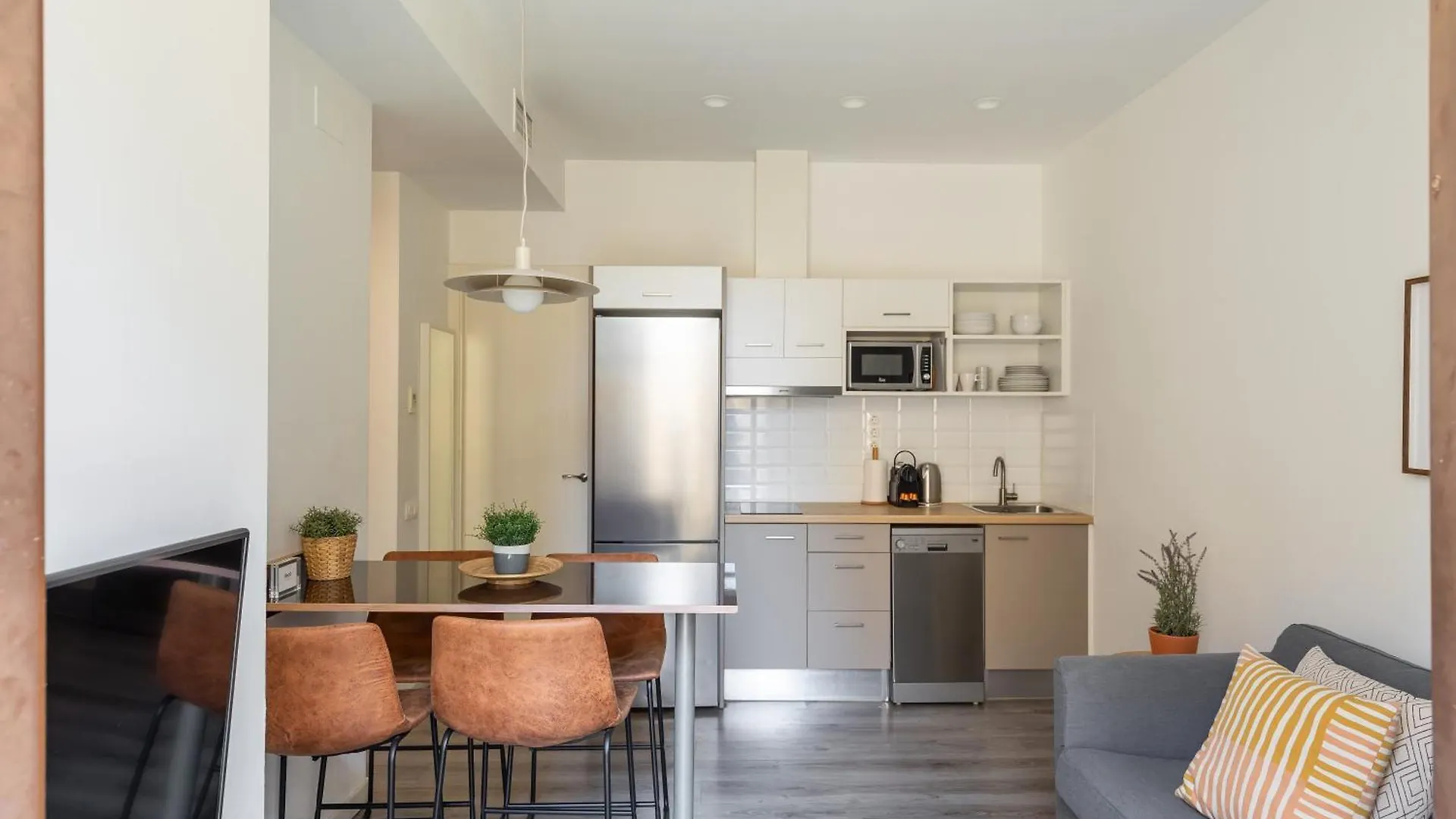 Deco Apartments Barcelona-Sants 0*, Barcelona
