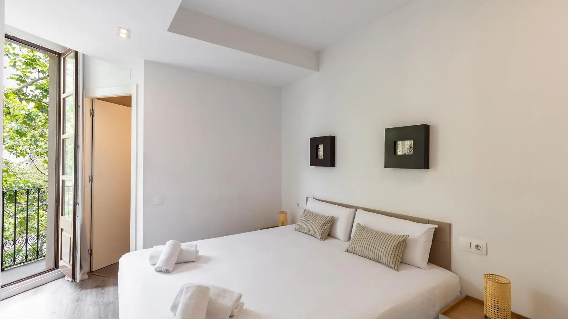Deco Apartments Barcelona-Sants