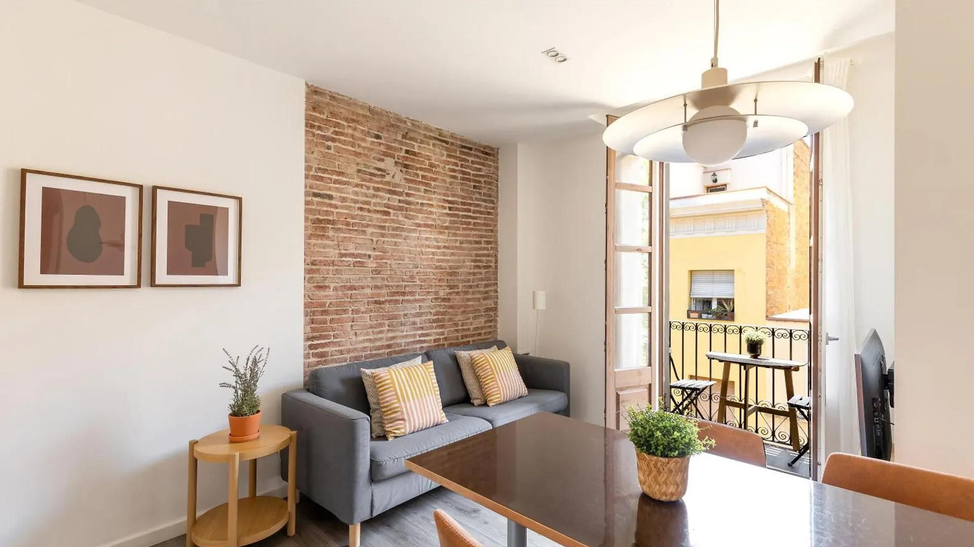Deco Apartments Barcelona-Sants 0*, Barcelona Spain