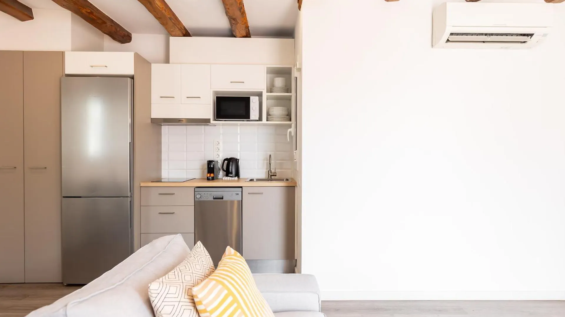 Deco Apartments Barcelona-Sants Spain