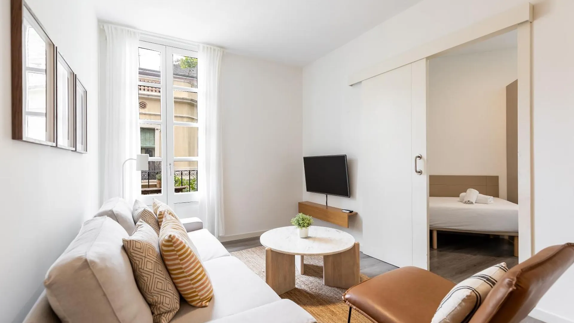 Deco Apartments Barcelona-Sants 0*, Barcellona